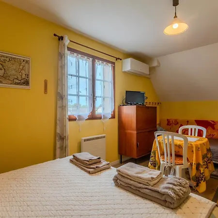 Le Pesquit - D'hotes 住宿加早餐酒店 *